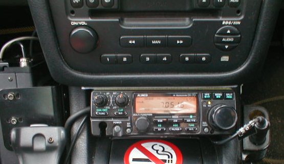 DX70T installed with remote head lead in Peugeot 406 20012
